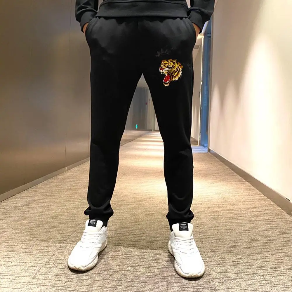 Men's sportswear suit autumn/winter 2021 2-piece casual sweatpants suit
Men's sportswear suit autumn/winter 2021 2-piece casual sweatpants suit