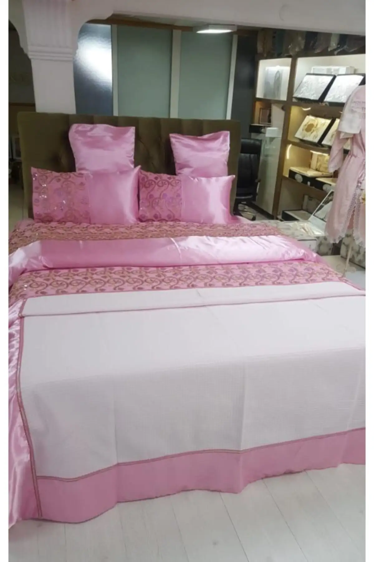 Ruched Pike Tackle Bedspread Bride Dowry Circumcision Set
Ruched Pike Tackle Bedspread Bride Dowry Circumcision Set