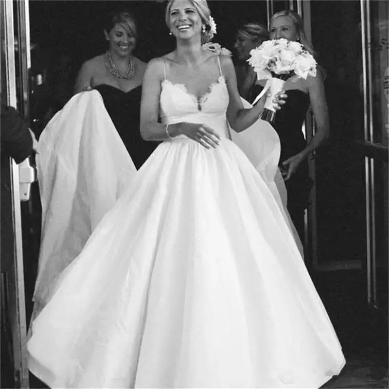 Elegant satin A Line Wedding Dresses With Lace Appliqued Sexy Spaghetti Satin wedding gowns Floor Length Vestido de Novia
Elegant satin A Line Wedding Dresses With Lace Appliqued Sexy Spaghetti Satin wedding gowns Floor Length Vestido de Novia