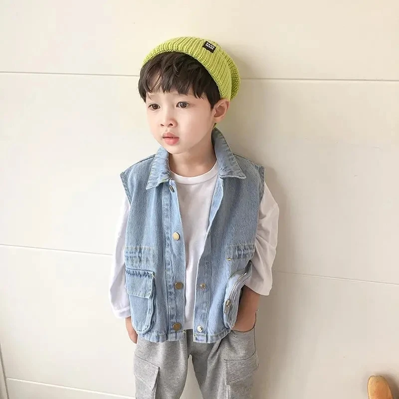 Boys Handsome Vest 2021 Spring Baby New Korean Style Cowboy Vest Children's Boys Pocket Denim Casual Jacket Boys Denim Waistcpat 
Boys Handsome Vest 2021 Spring Baby New Korean Style Cowboy Vest Children's Boys Pocket Denim Casual Jacket Boys Denim Waistcpat