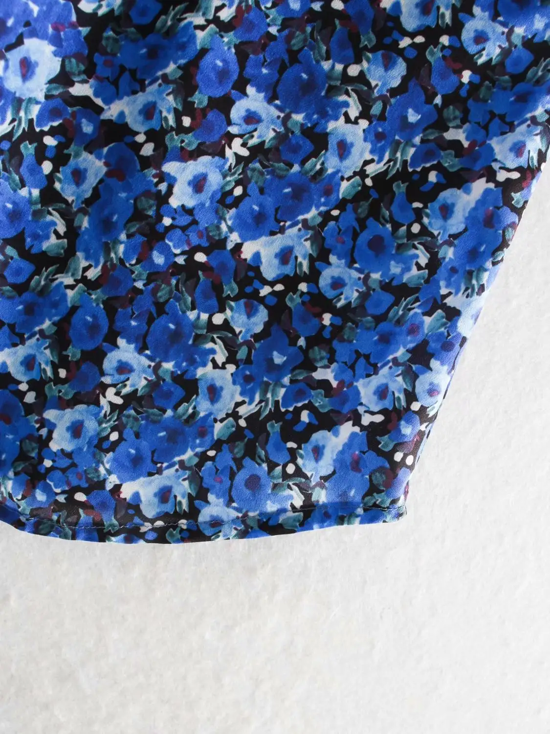 2020 Englan Style Women bow collar floral print casual smock blouse shirts women puff sleeve chic chemise femininas tops LS6153
2020 Englan Style Women bow collar floral print casual smock blouse shirts women puff sleeve chic chemise femininas tops LS6153