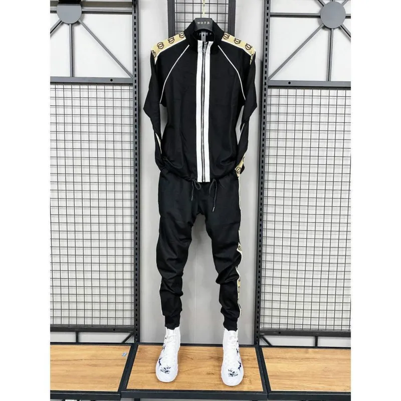 The New Net Red Same Style Casual Sportswear Trend Couple Suit Men and Women Two-piece Suit 
The New Net Red Same Style Casual Sportswear Trend Couple Suit Men and Women Two-piece Suit