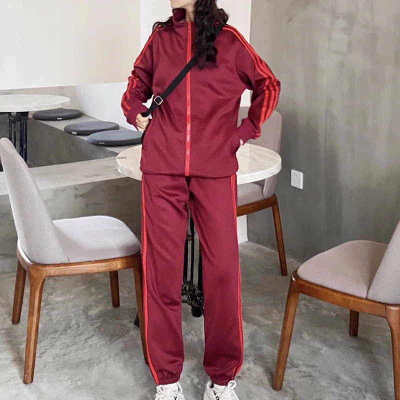 Autumn and winter sports suit men's and women's trend three-stripe foot pants jacket loose two-piece suit couple casual trousers
Autumn and winter sports suit men's and women's trend three-stripe foot pants jacket loose two-piece suit couple casual trousers