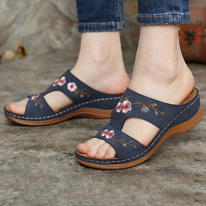 2021 Summer New Slippers Large Size Adult Wedge Heel European American Fashion Printed Breathable One-Line Viscose Slippers
2021 Summer New Slippers Large Size Adult Wedge Heel European American Fashion Printed Breathable One-Line Viscose Slippers