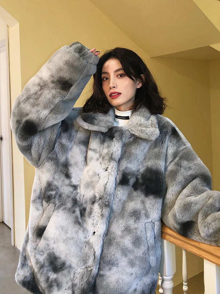 Новинка Зима 2021, модное женское зимнее теплое плюшевое пальто средней длины в Корейском стиле 
Новинка Зима 2021, модное женское зимнее теплое плюшевое пальто средней длины в Корейском стиле