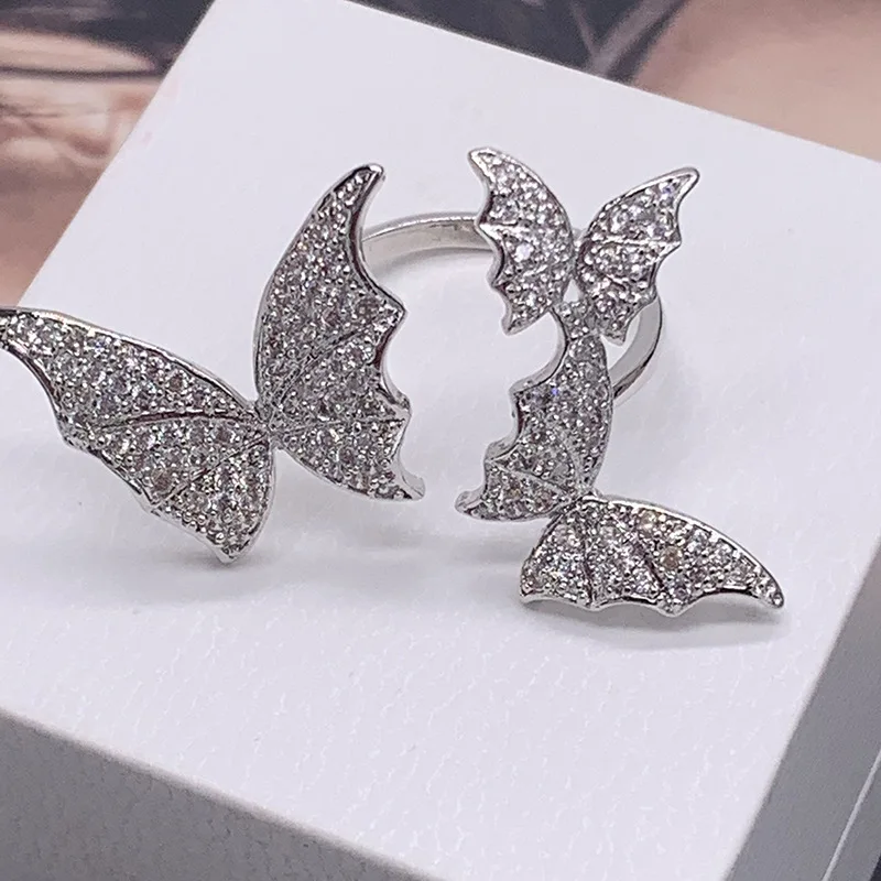 Japanese and Korean fairy butterfly ring three-dimensional 3 butterfly openings adjustable full diamond zircon index finger ring
Japanese and Korean fairy butterfly ring three-dimensional 3 butterfly openings adjustable full diamond zircon index finger ring