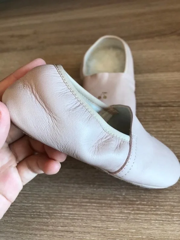Presell November 20 baby girls Cowhide household shoes cherry pattern autumn winter baby girls shoes
Presell November 20 baby girls Cowhide household shoes cherry pattern autumn winter baby girls shoes