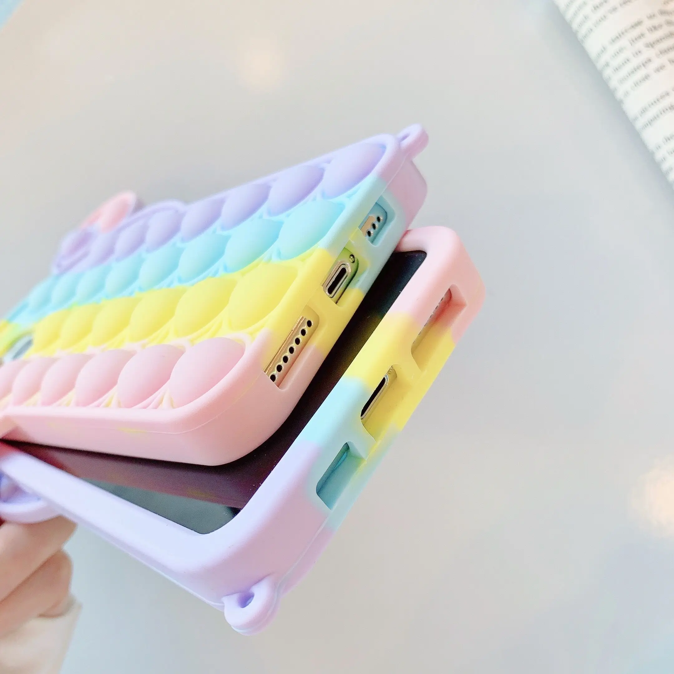 For Samsung S20plus Decompression Rainbow Mickey Non-Slip Comfortable Feel Shatterproof Screen Protection Mobile Phone Case
For Samsung S20plus Decompression Rainbow Mickey Non-Slip Comfortable Feel Shatterproof Screen Protection Mobile Phone Case