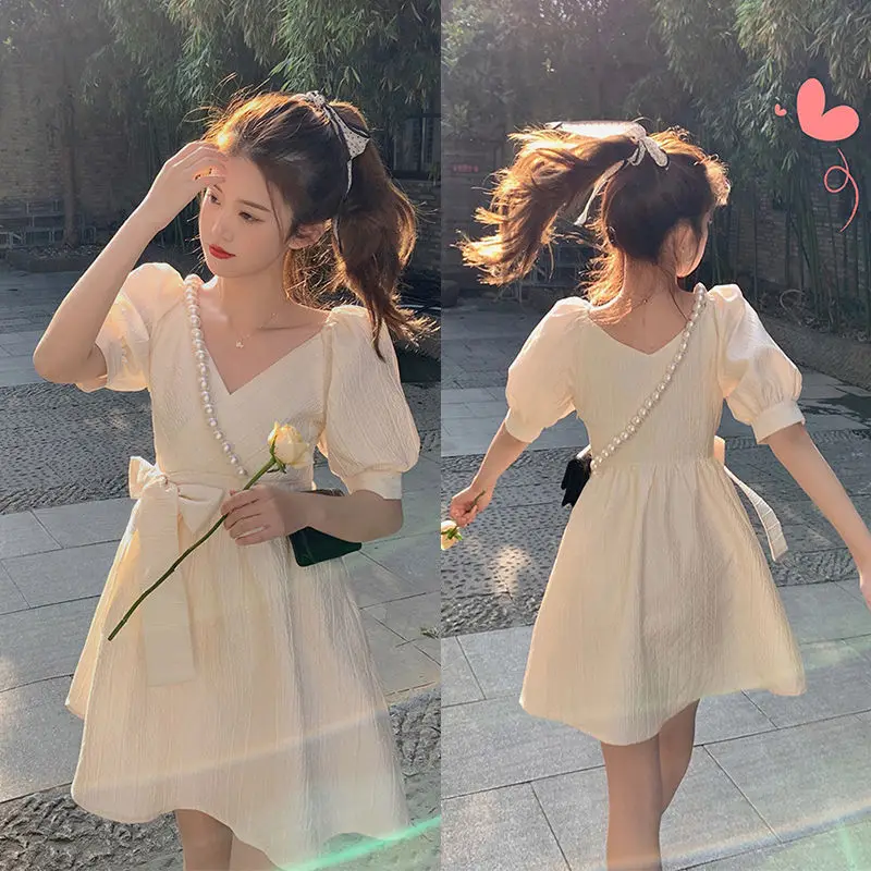 Summer 2021 new female first love retro gentle wind white bubble sleeve V-neck temperament dress spring
Summer 2021 new female first love retro gentle wind white bubble sleeve V-neck temperament dress spring