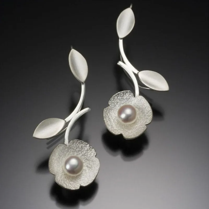 New 2021 Retro Simple Fashion Flower Pearl Earrings Bohemian Style Ear Hook Party Jewelry Anniversary Gift
New 2021 Retro Simple Fashion Flower Pearl Earrings Bohemian Style Ear Hook Party Jewelry Anniversary Gift