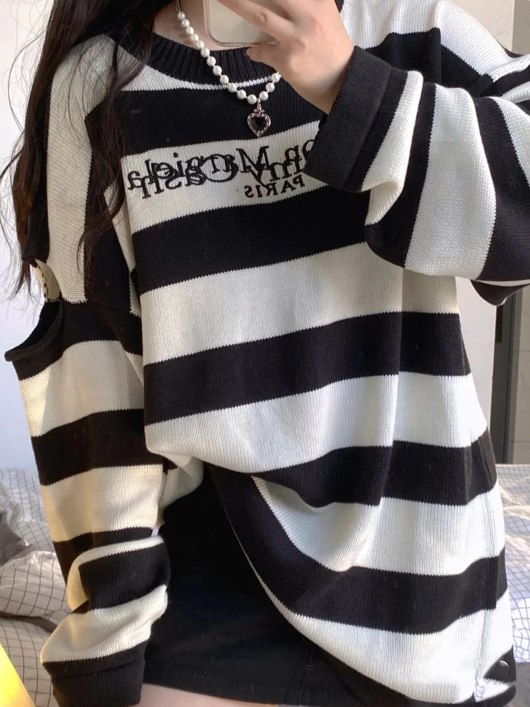 New Cashmere Sweater Women's Black and white stripes O-Neck Wool Loose Pullover Fashion Cashmere Warm Knitted Cashmere sweater
New Cashmere Sweater Women's Black and white stripes O-Neck Wool Loose Pullover Fashion Cashmere Warm Knitted Cashmere sweater
