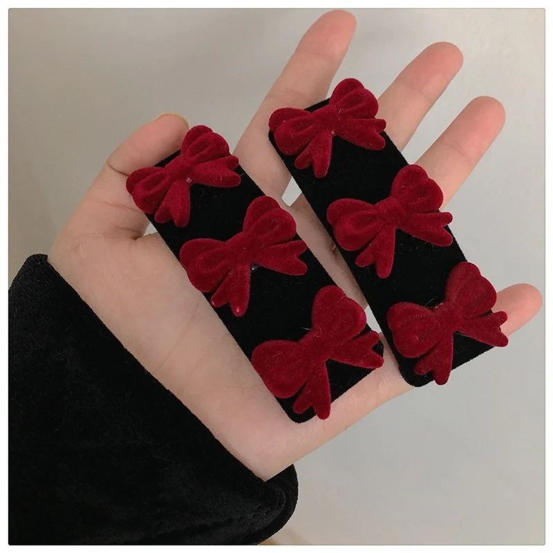 Бархатный красный бант BB зажим ~ милые Ретро французские девушки шпильки для волос флокирующие осенние и зимние плюшевые боковые зажимы 
Бархатный красный бант BB зажим ~ милые Ретро французские девушки шпильки для волос флокирующие осенние и зимние плюшевые боковые зажимы