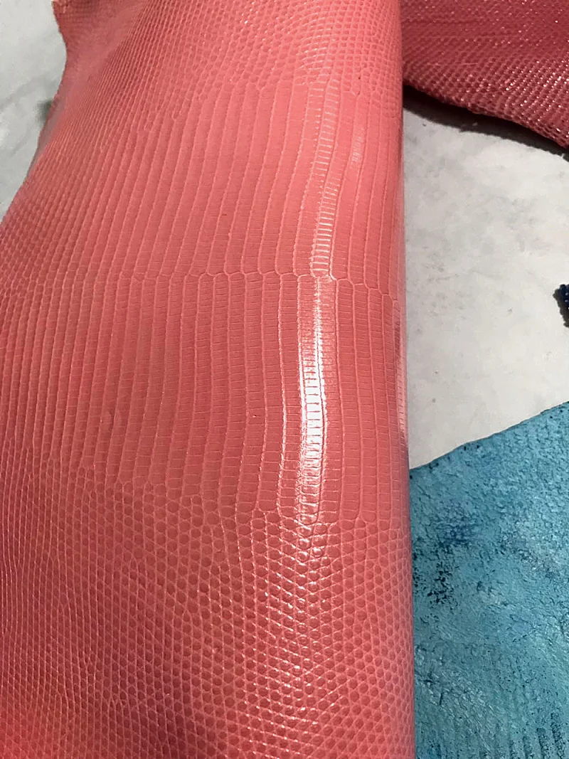 whole piece big size genuine leather craft Lizard skin with width around 33-35cm
whole piece big size genuine leather craft Lizard skin with width around 33-35cm