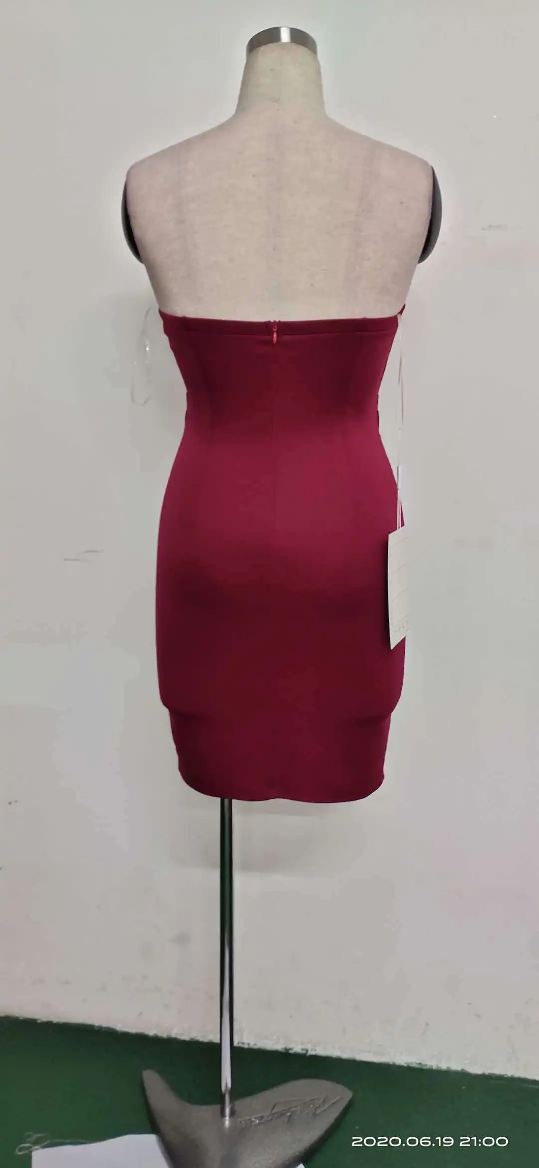 Solid dress color backless sleeveless pleated dress European and American sexy hip Sexy Nightclub Evening Dress
Solid dress color backless sleeveless pleated dress European and American sexy hip Sexy Nightclub Evening Dress