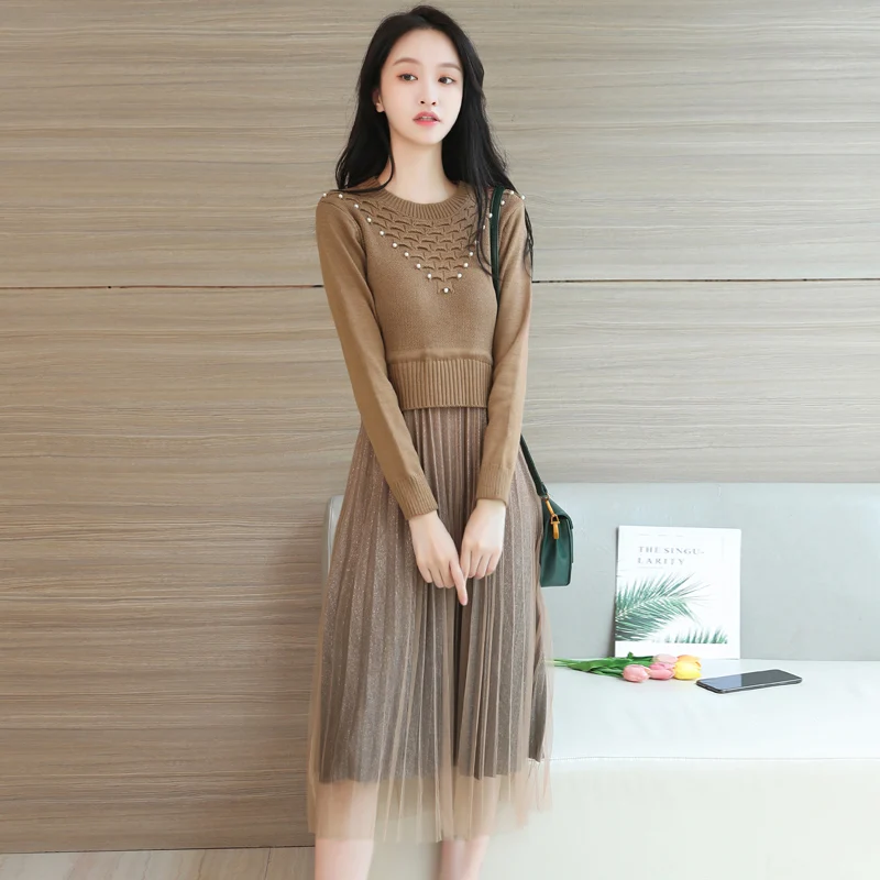 2020 New Autumn Winter Women Slim Base Dress High Quality Mesh Patchwork Pleated Hem Beading Knitted Sweater Dress
2020 New Autumn Winter Women Slim Base Dress High Quality Mesh Patchwork Pleated Hem Beading Knitted Sweater Dress