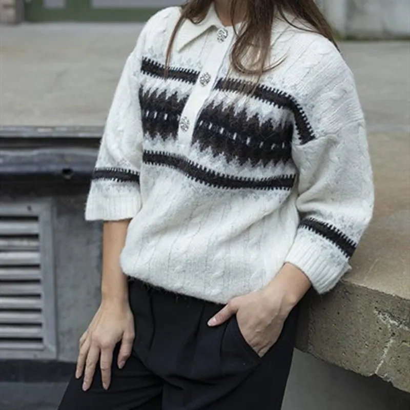 2021 New Women Stripes Knitwear Sweater Turn-down Collar Three Quarter Sleeve Jumper with Crystal Buckle
2021 New Women Stripes Knitwear Sweater Turn-down Collar Three Quarter Sleeve Jumper with Crystal Buckle