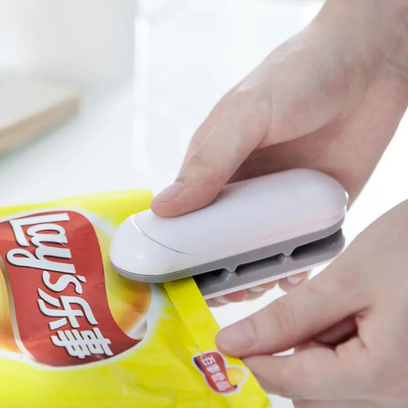 Household Convenient Mini Snacks Plastic Bag Sealer Clips Hand Pressure Heat Vacuum Food Preservation Small Sealing Machine
Household Convenient Mini Snacks Plastic Bag Sealer Clips Hand Pressure Heat Vacuum Food Preservation Small Sealing Machine