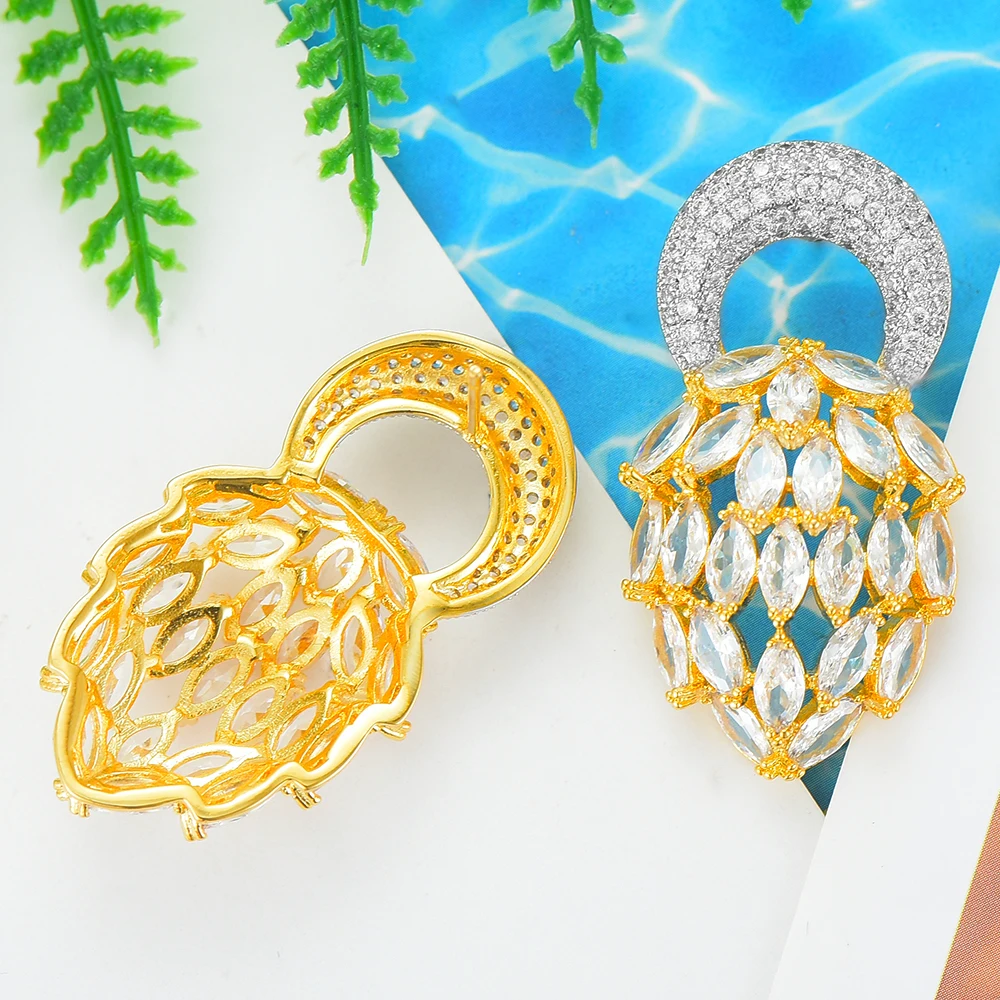 LARRAURI High Quality AAA Cubic Zirconia Earrings Charms Popular Bridal Wedding Flower Shape Stud Earrings Fashion Jewelry
LARRAURI High Quality AAA Cubic Zirconia Earrings Charms Popular Bridal Wedding Flower Shape Stud Earrings Fashion Jewelry