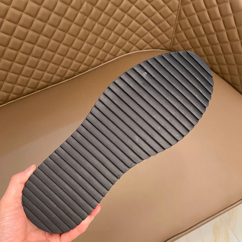 Italian 2021 new leather thick sole men's shoes fashion casual fashion cattle shoes black bright leather board shoes
Italian 2021 new leather thick sole men's shoes fashion casual fashion cattle shoes black bright leather board shoes