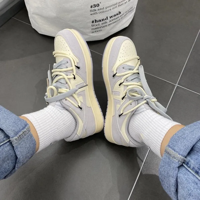 2021 Autumn Men Women Classic Skateboard Shoes Low-top Casual Trainers Outdoor Walking Retro Sneakers Chunky Dunky Sports Shoes
2021 Autumn Men Women Classic Skateboard Shoes Low-top Casual Trainers Outdoor Walking Retro Sneakers Chunky Dunky Sports Shoes