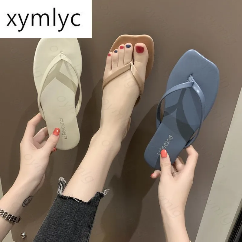 Women's shoes winter new style flip flops flat comfortable slippers women plush fashion all-match casual hot selling large size
Women's shoes winter new style flip flops flat comfortable slippers women plush fashion all-match casual hot selling large size
