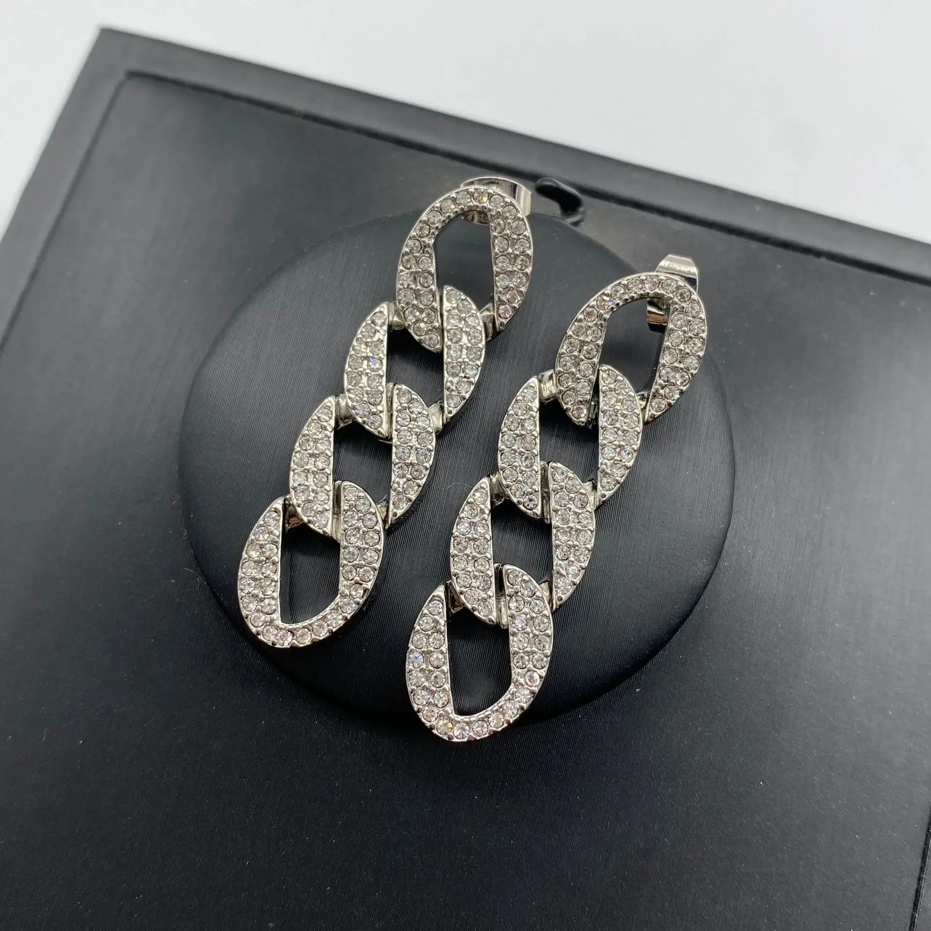 Luxury Pure Brand Jewelry Crystal Spiral Chain Long Stud Earring for Women Fashion Party Gift Punk Drop Dangle Earrings Eardrop
Luxury Pure Brand Jewelry Crystal Spiral Chain Long Stud Earring for Women Fashion Party Gift Punk Drop Dangle Earrings Eardrop