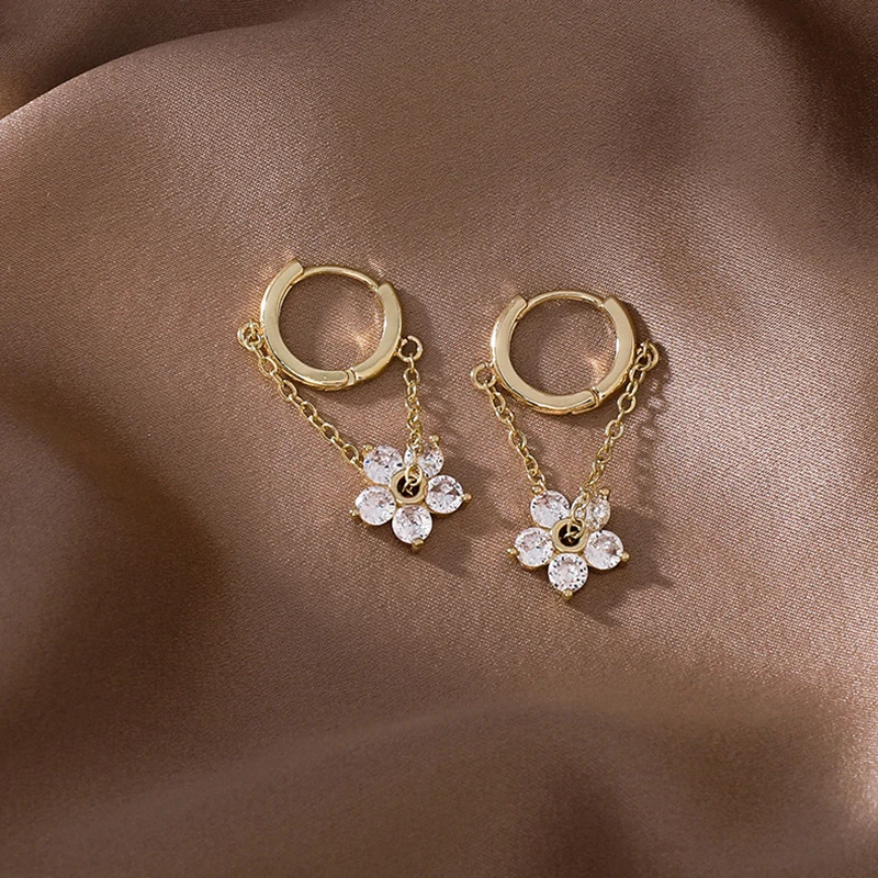 South Korea Fashion Elegant High Quality Zircon Geometry Flower GIRL'S Earrings Gift Banquet Party WOMEN'S Jewelry Earrings
South Korea Fashion Elegant High Quality Zircon Geometry Flower GIRL'S Earrings Gift Banquet Party WOMEN'S Jewelry Earrings