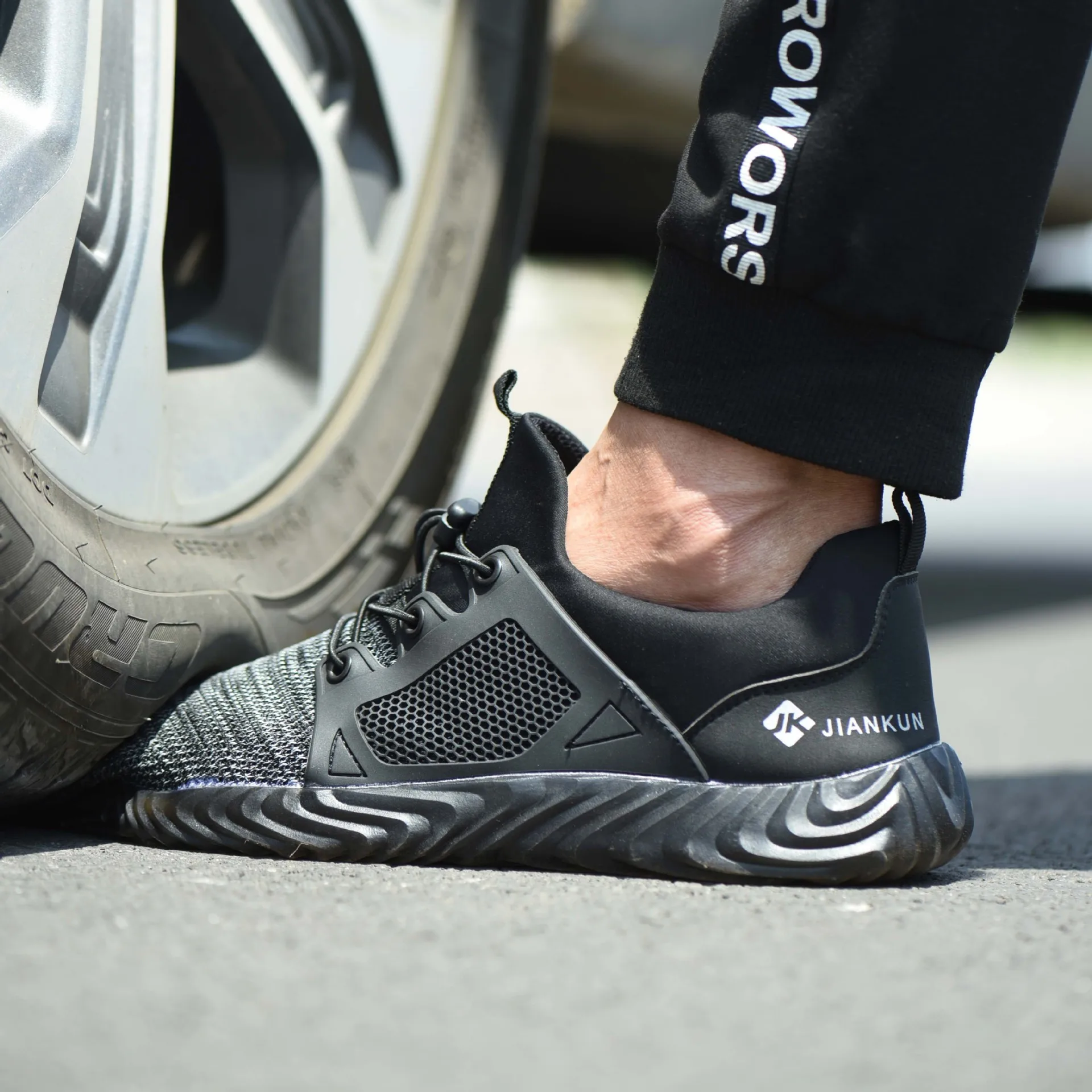 2019 New Brand Fashion Summer Soft Moccasins Luxury Brand Flat Shoes Men Loafers Shoes Men Flats Gommino Lace-Up Driving Shoes
2019 New Brand Fashion Summer Soft Moccasins Luxury Brand Flat Shoes Men Loafers Shoes Men Flats Gommino Lace-Up Driving Shoes