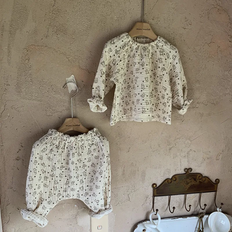 Korean children's clothing 21 autumn new baby full print bear suit home clothes foreign children's baby clothes
Korean children's clothing 21 autumn new baby full print bear suit home clothes foreign children's baby clothes