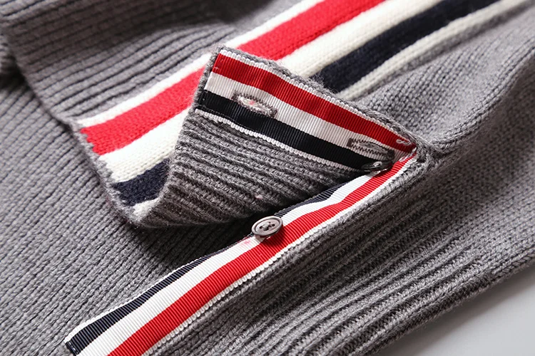 2021 Fashion Brand Sweaters Men Loose O-Neck Pullovers Clothing Striped Spliced Wool Thick Autumn Winter Casual Coat
2021 Fashion Brand Sweaters Men Loose O-Neck Pullovers Clothing Striped Spliced Wool Thick Autumn Winter Casual Coat