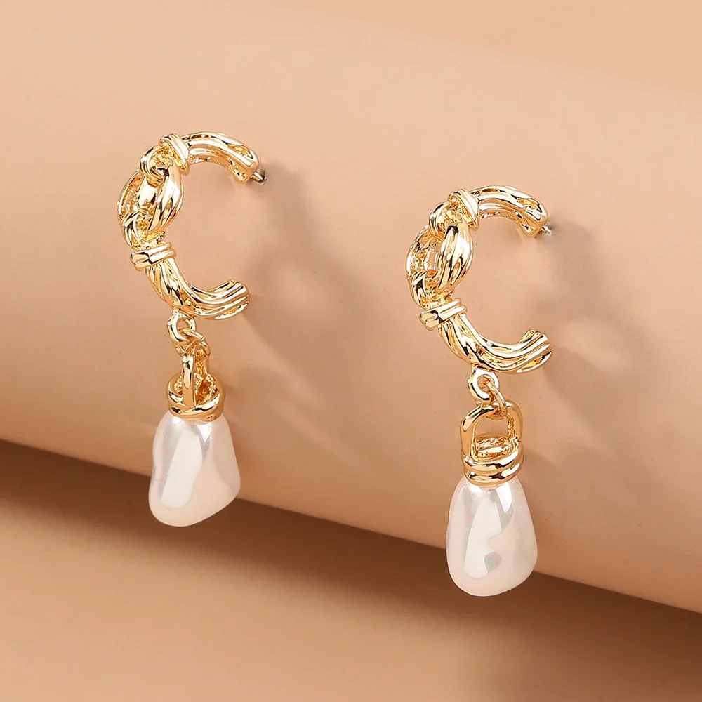 Exaggerated C Shape Profiled Metal Texture Pearl Pendant Earrings Stud earrings Fashion Contracted Joker
Exaggerated C Shape Profiled Metal Texture Pearl Pendant Earrings Stud earrings Fashion Contracted Joker