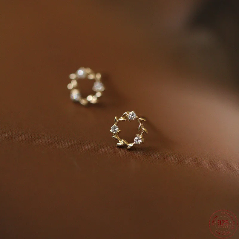 New Fashion Silver Hollow Flower Garland Earrings 925 Branches Leaves Plants Zircon Earring For Girl Women Jewelry
New Fashion Silver Hollow Flower Garland Earrings 925 Branches Leaves Plants Zircon Earring For Girl Women Jewelry