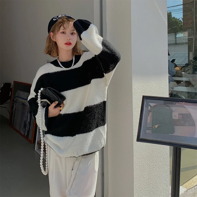 Real Shot Autumn and Winter Korean Chic Each Person Has a Simple Piece. 
Real Shot Autumn and Winter Korean Chic Each Person Has a Simple Piece.