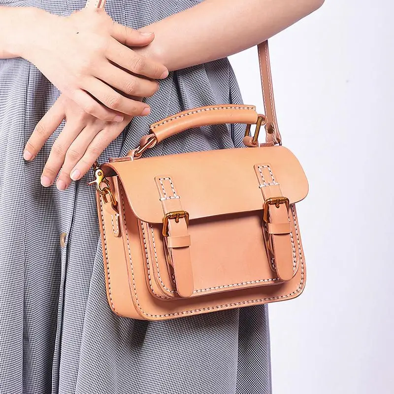 Genuine Leather Women Bag Cambridge Luxury Handbag 2021 New Fashion First Layer Cowhide Handmade Shoulder Bags
Genuine Leather Women Bag Cambridge Luxury Handbag 2021 New Fashion First Layer Cowhide Handmade Shoulder Bags