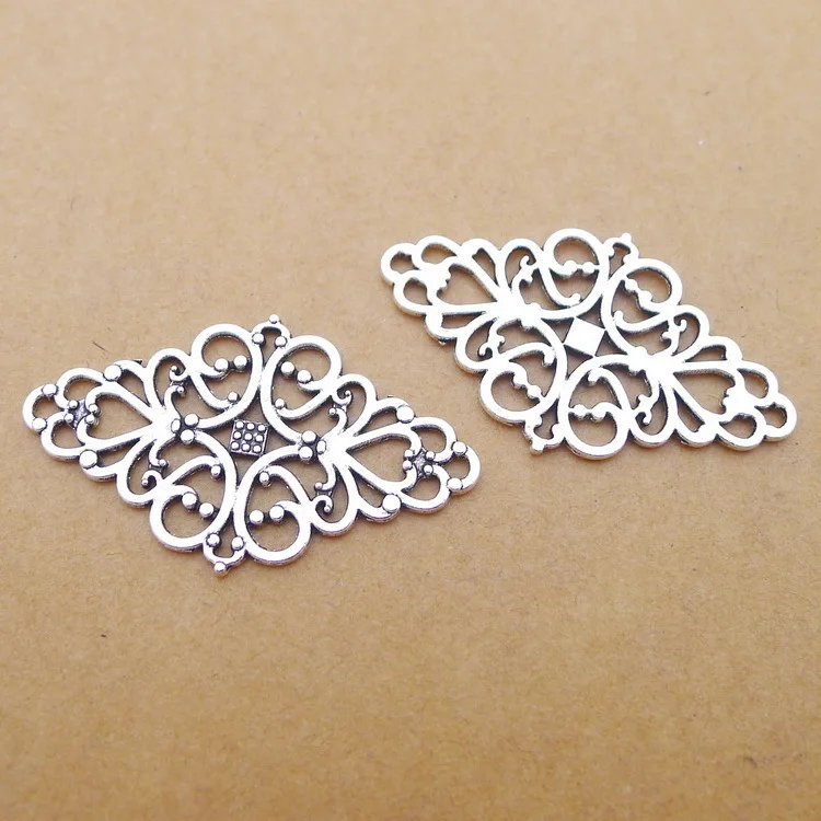 Craft For Jewelry Findings Components Flower Connector Antique Silver Color 25x42mm 5 Pieces 
Craft For Jewelry Findings Components Flower Connector Antique Silver Color 25x42mm 5 Pieces