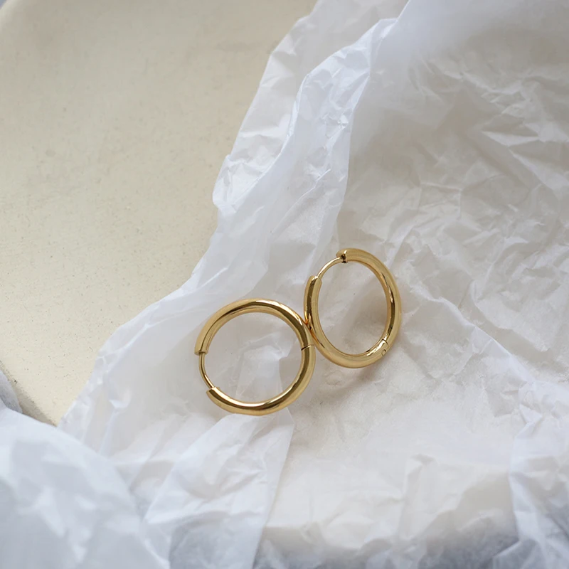 Simple Metal Round Hoop Earrings Small Shiny Dold Circle Stud Earrings Titanium Steel Plated Women Men Couples Wedding Jewelry
Simple Metal Round Hoop Earrings Small Shiny Dold Circle Stud Earrings Titanium Steel Plated Women Men Couples Wedding Jewelry