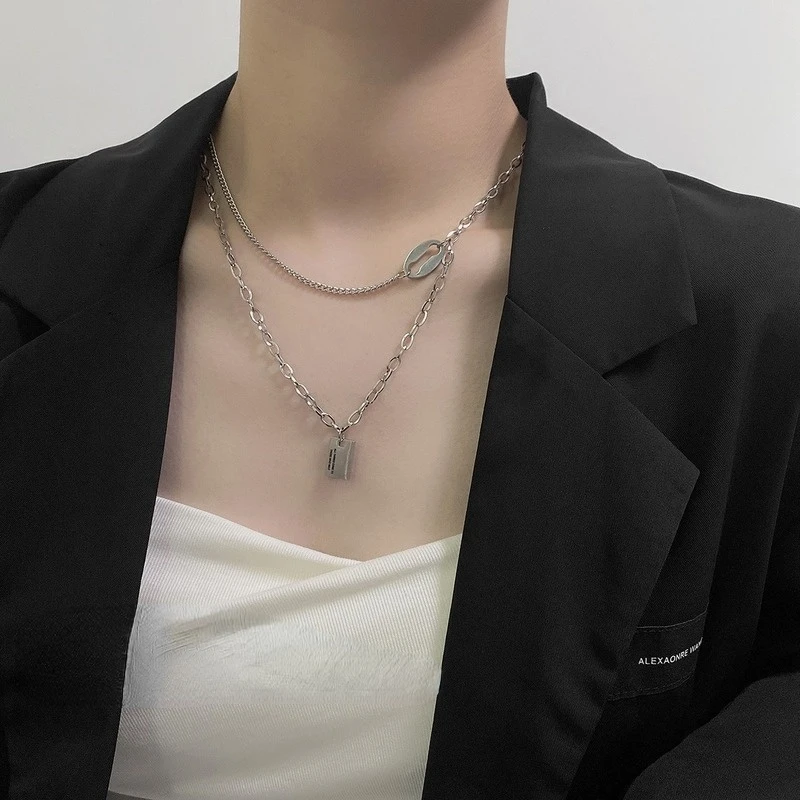 U-Magical Asymmetry Pig Nose Chain Square Geometric Pendant Necklace for Women Letter Chunky Chain Metallic Necklace Jewelry
U-Magical Asymmetry Pig Nose Chain Square Geometric Pendant Necklace for Women Letter Chunky Chain Metallic Necklace Jewelry