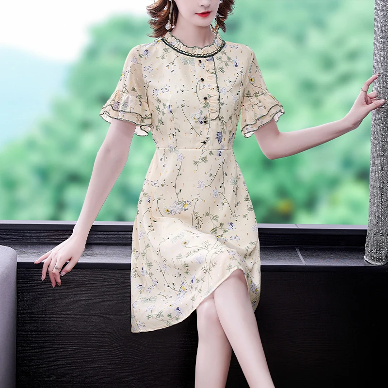 2021 New Summer Women Ruffled Neck Double Ruffles Sleeve Slim Dress Elegant Apricot Chiffon Floral Dress 
2021 New Summer Women Ruffled Neck Double Ruffles Sleeve Slim Dress Elegant Apricot Chiffon Floral Dress