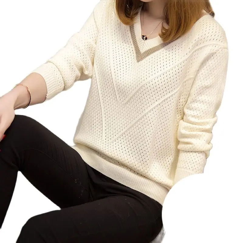 Hollow knit sweater female short paragraph Korean version of the loose 2021 autumn new women's long-sleeved V-neck sweater 
Hollow knit sweater female short paragraph Korean version of the loose 2021 autumn new women's long-sleeved V-neck sweater