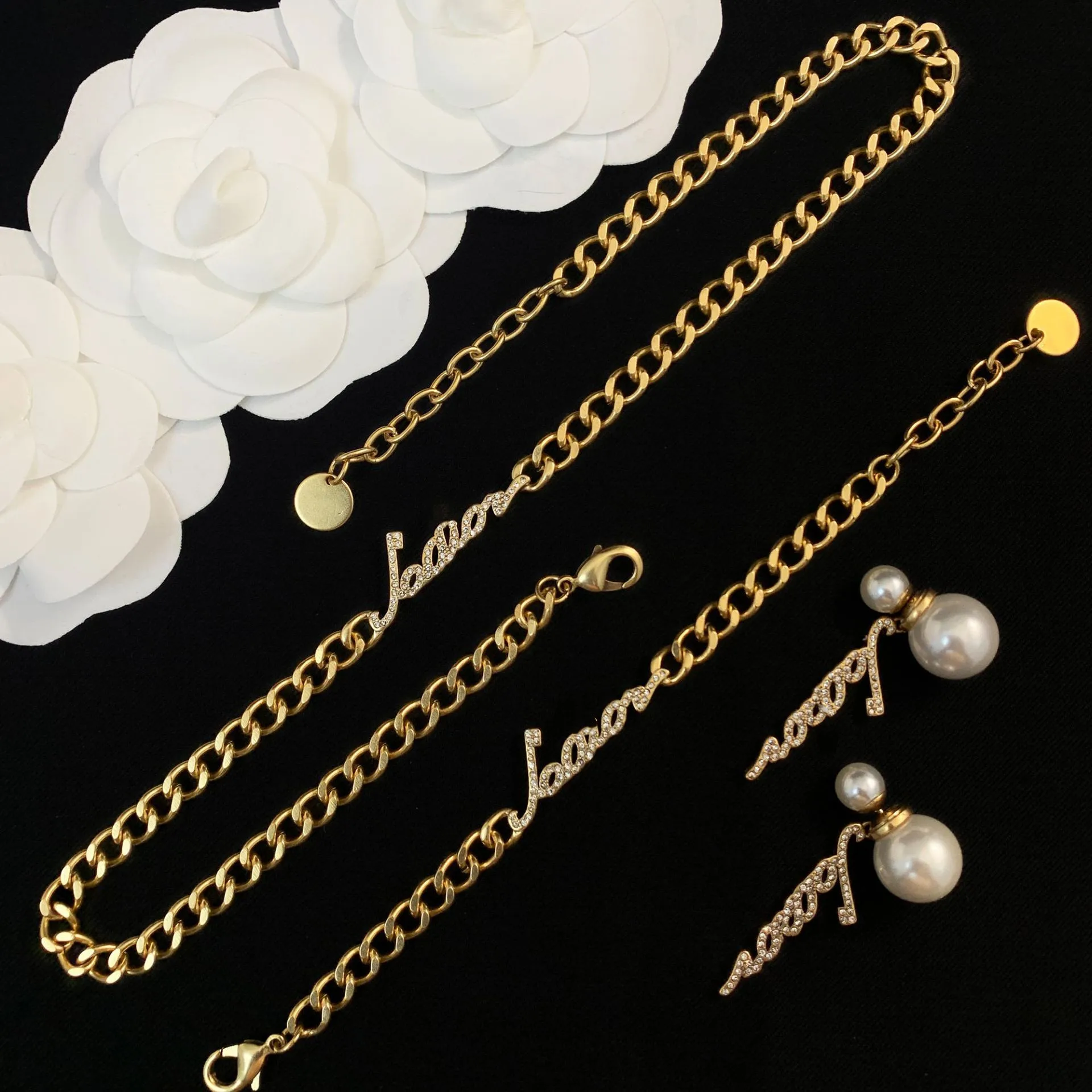 Luxury Original Designer Brand Crystal Pearl Dangle Stud Earring Bracelets Chokers Necklaces Set for Women Jewelry Holiday Gift
Luxury Original Designer Brand Crystal Pearl Dangle Stud Earring Bracelets Chokers Necklaces Set for Women Jewelry Holiday Gift