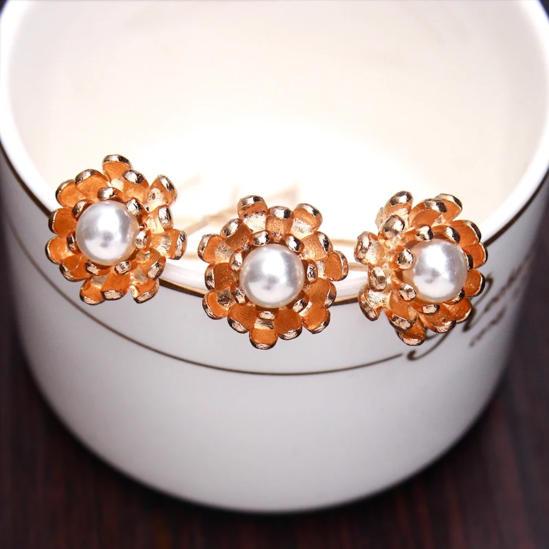 Antique accessories gilded flower hairpin combs Hanfu hair accessories small flower pearl hair hairpin simple daily headdress
Antique accessories gilded flower hairpin combs Hanfu hair accessories small flower pearl hair hairpin simple daily headdress