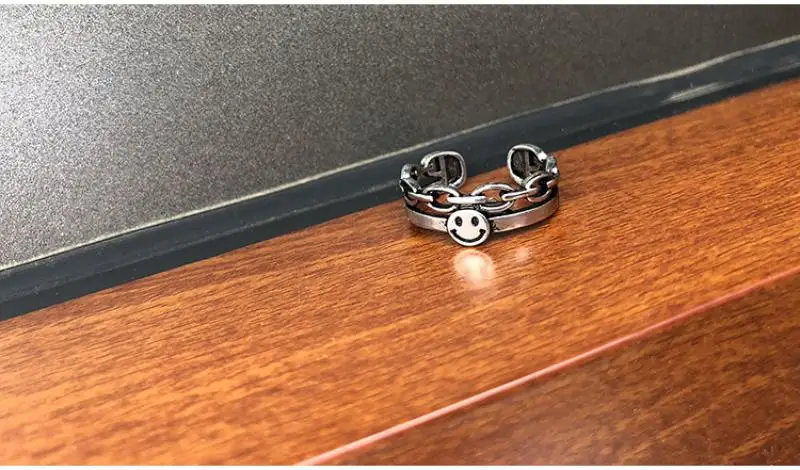 Retro Mens Ring Smiley Face Chain Ring Hip-Hop Style Fashion Style Net Red New Ring Jewelry 
Retro Mens Ring Smiley Face Chain Ring Hip-Hop Style Fashion Style Net Red New Ring Jewelry