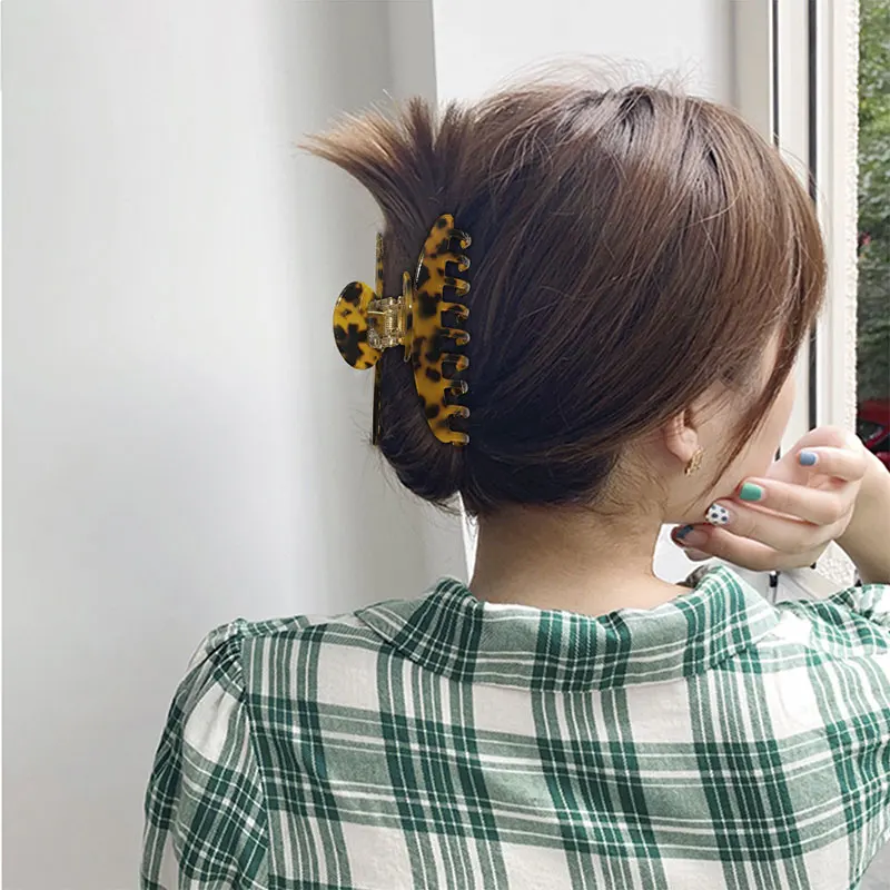 1PC Solid Color Big Hair Claws Elegant Frosted Acrylic Hair Clips Hairpins Barrette Headwear For Women Girls Hair Accessories
1PC Solid Color Big Hair Claws Elegant Frosted Acrylic Hair Clips Hairpins Barrette Headwear For Women Girls Hair Accessories