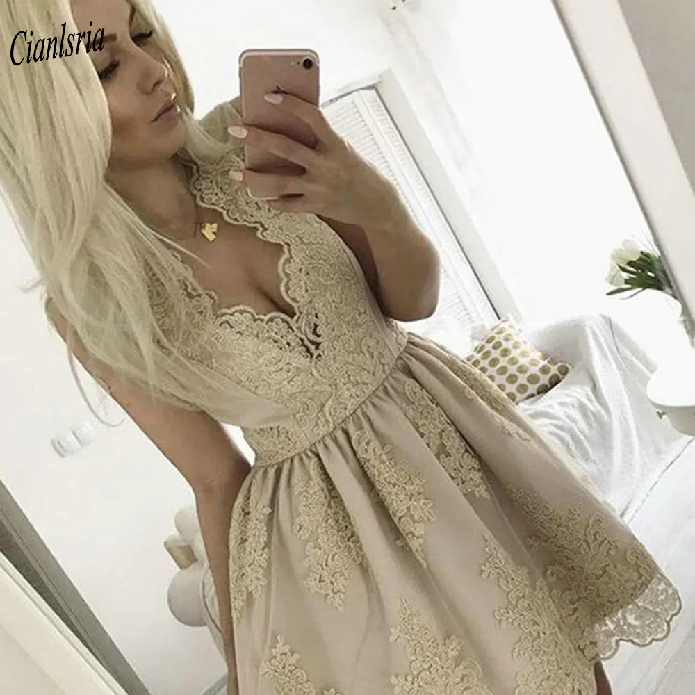 Champagne Open Back V-Neck Mini Short Ball Gown Homecoming Dresses Appliques Lace Sleeveless Cocktail Graduation Dress 
Champagne Open Back V-Neck Mini Short Ball Gown Homecoming Dresses Appliques Lace Sleeveless Cocktail Graduation Dress