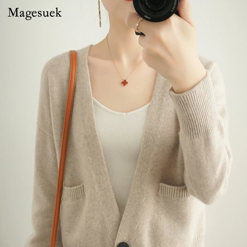 

Elegant Cashmere Cardigan Retro 2021 Spring and Autumn Wool Knitted Sweater Cardigan Women Solid V-neck Loose Sweater Coat 17836