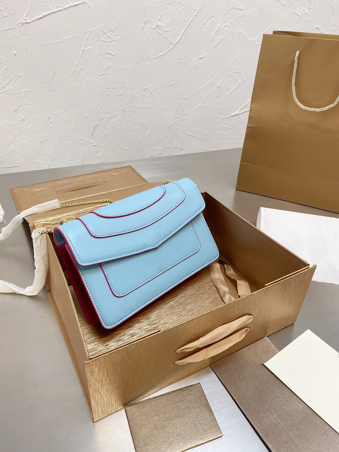 2021 new makaron enamel buckle women's bag Single Shoulder Messenger chain small square bag
2021 new makaron enamel buckle women's bag Single Shoulder Messenger chain small square bag