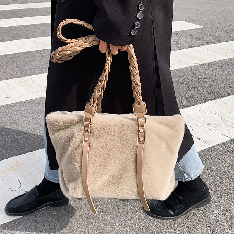 Faux Fur Large Capacity Totes bag New Soft Plush Women's Designer Handbag Sweet Lady Solid Color Shoulder Bag
Faux Fur Large Capacity Totes bag New Soft Plush Women's Designer Handbag Sweet Lady Solid Color Shoulder Bag