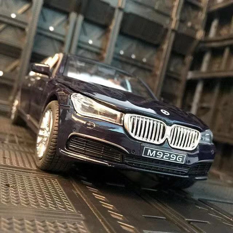 1:24 760LI Alloy Car Diecast Model Toy Vehicles High Simulation Pull Back Sound And Light Mini Metal Car Gifts Toys for boys
1:24 760LI Alloy Car Diecast Model Toy Vehicles High Simulation Pull Back Sound And Light Mini Metal Car Gifts Toys for boys