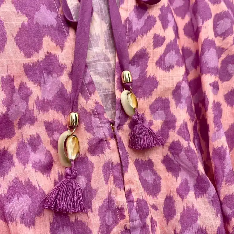 2021 New Summer Women Fashion Rose Red Leapord Print Short Flare Sleece V-neck Ankle Length Dresses High Quality Cotton 
2021 New Summer Women Fashion Rose Red Leapord Print Short Flare Sleece V-neck Ankle Length Dresses High Quality Cotton