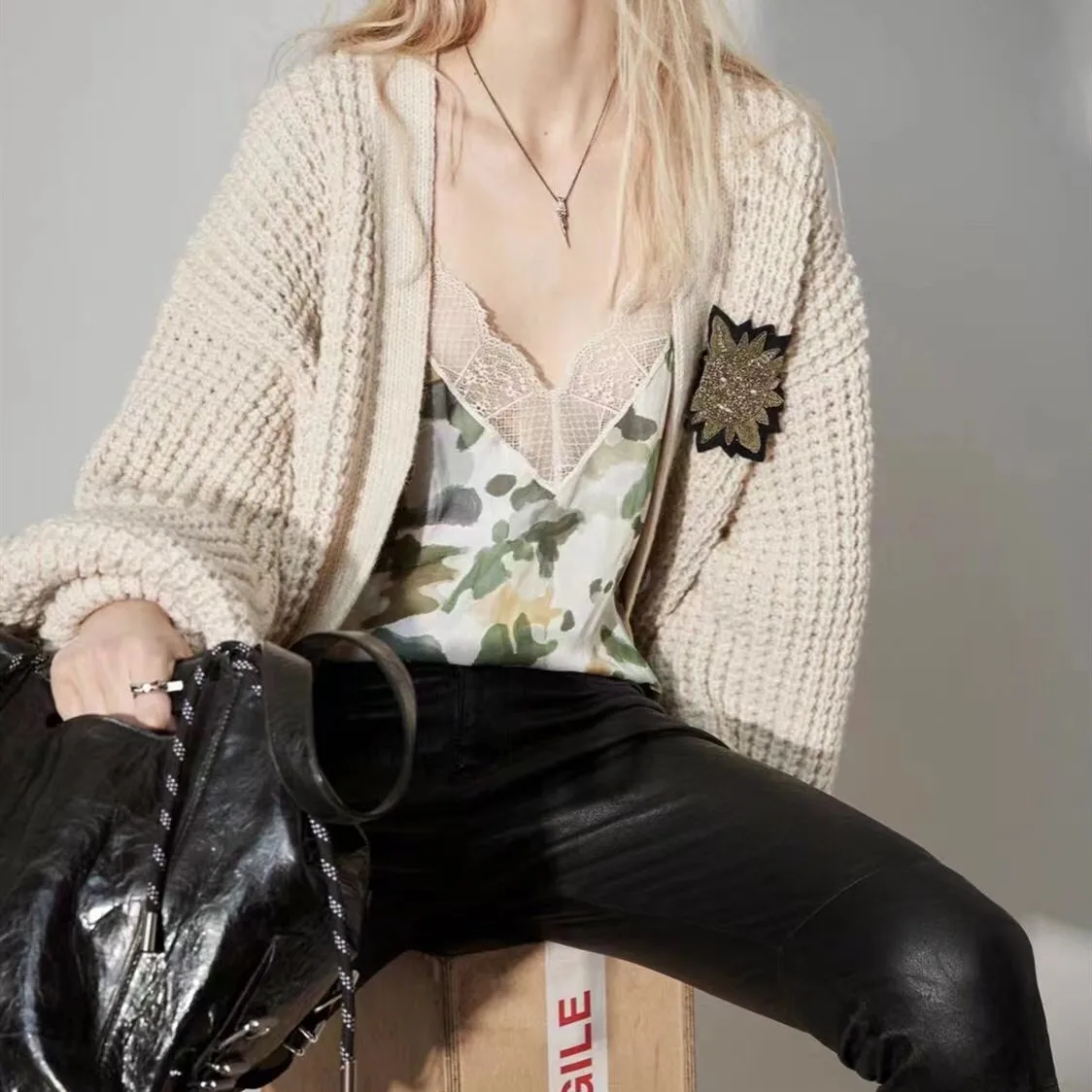 Women Sun Flower Lazy Style Knitted Cardigan Single Breasted Knitting 2021 Fall Long Sleeve Sweater
Women Sun Flower Lazy Style Knitted Cardigan Single Breasted Knitting 2021 Fall Long Sleeve Sweater